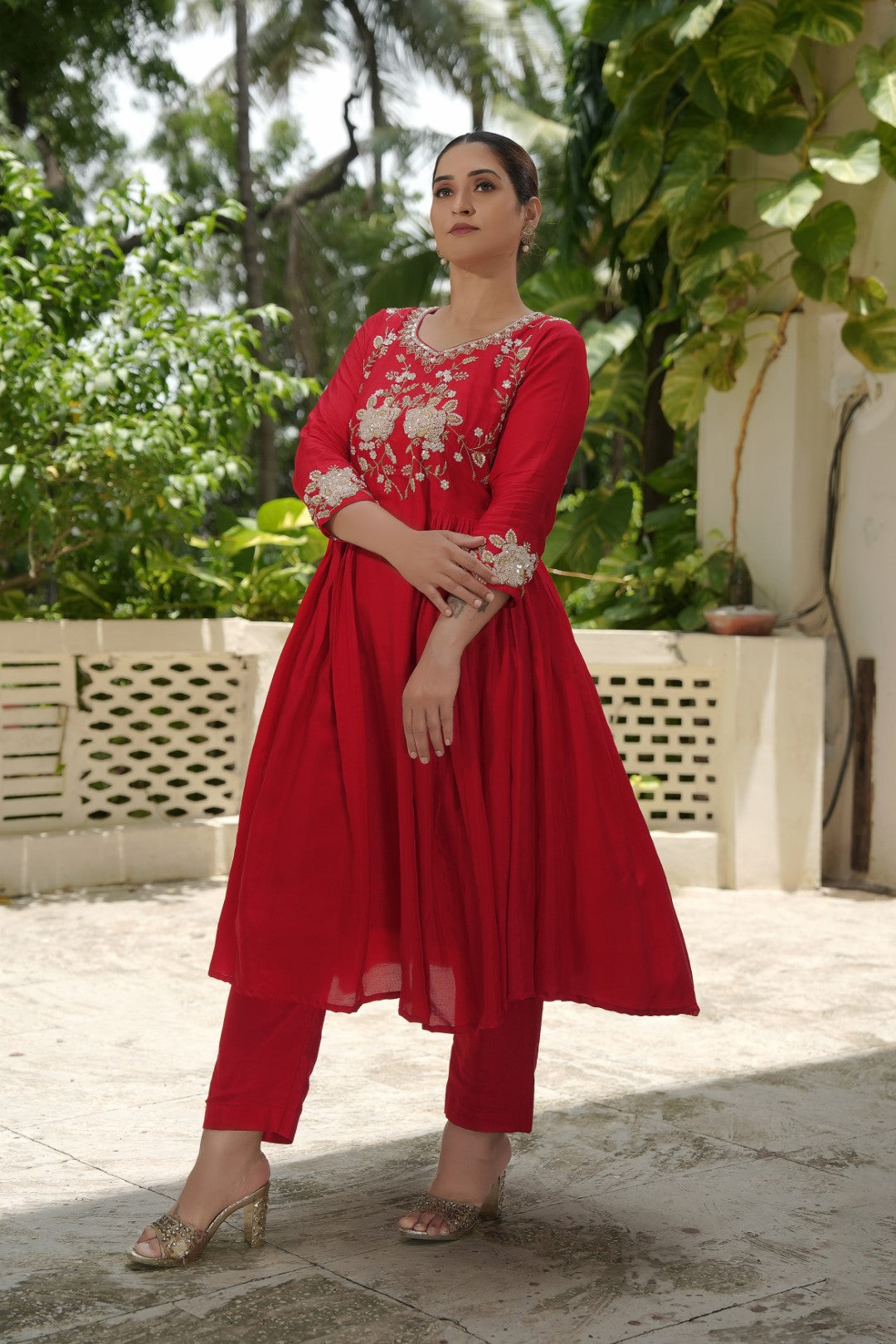 RED REDEO RED DREES