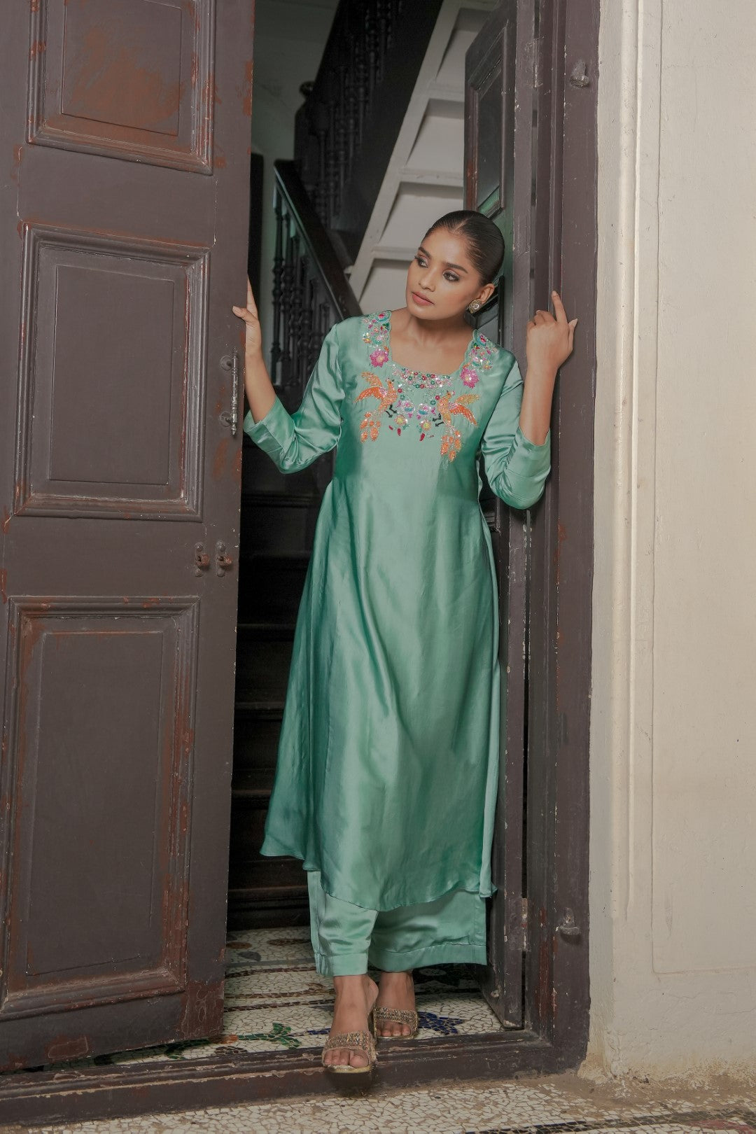 SEQUIN SATIN DREES