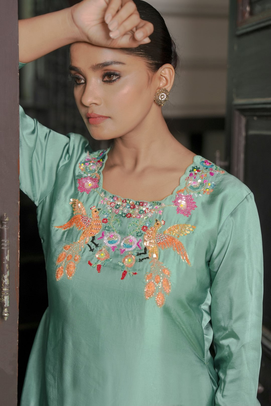 SEQUIN SATIN DREES