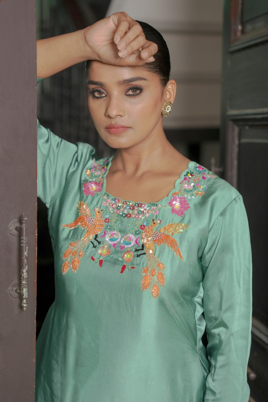 SEQUIN SATIN DREES