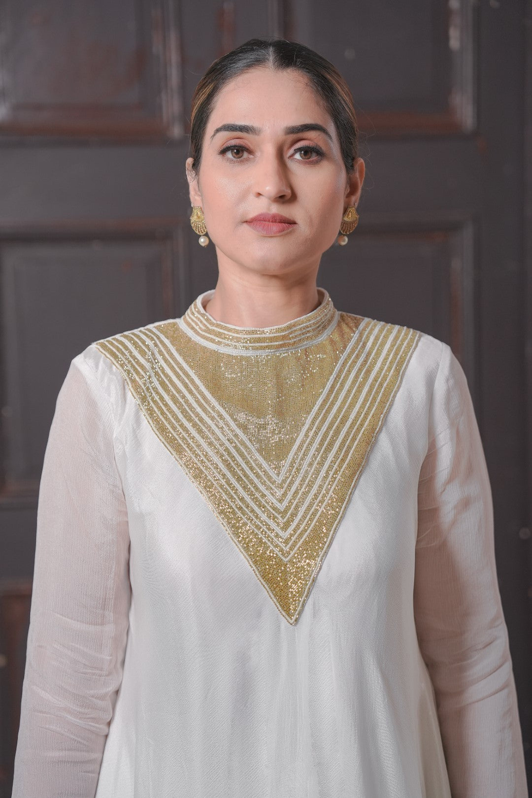 MINIMALIST WHITE GOWN DREES
