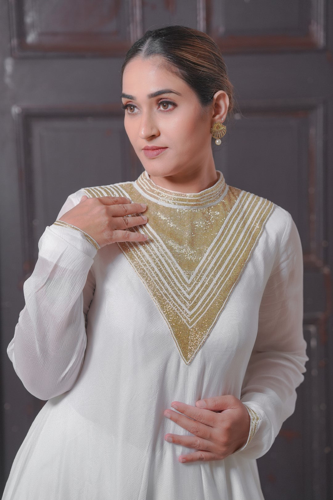 MINIMALIST WHITE GOWN DREES