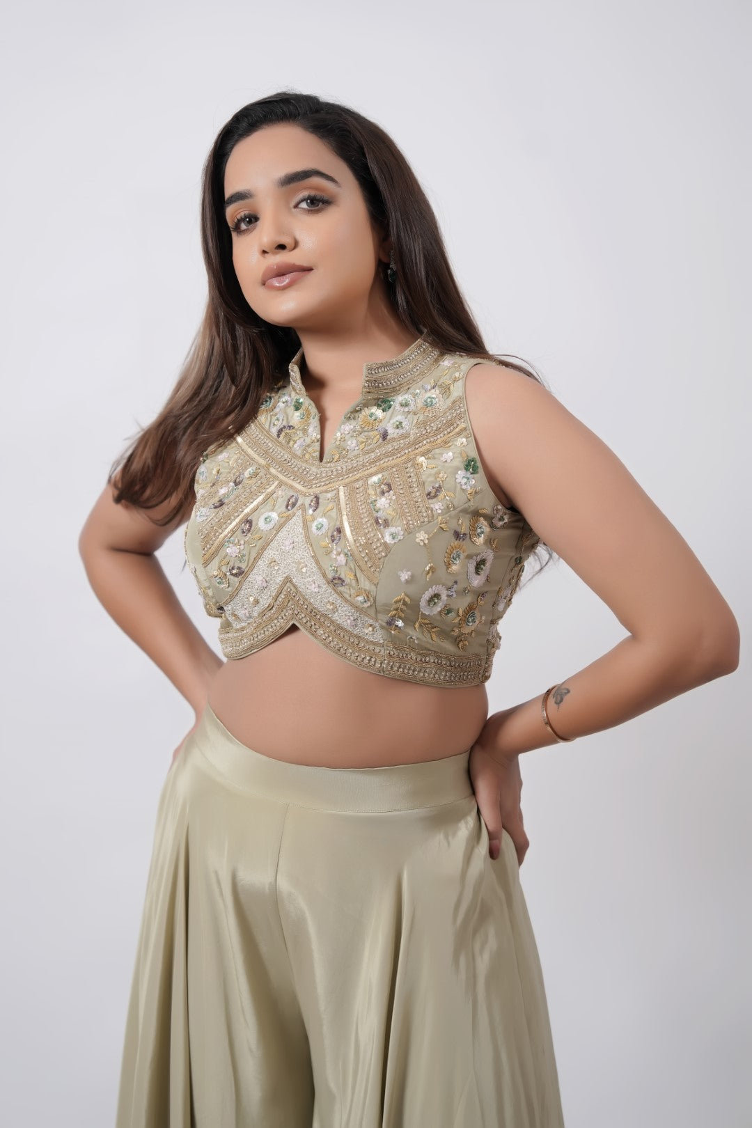 EMBELLISHED HALTER BLOUSE WITH FLOWING PALAZZO SKIRT DREES