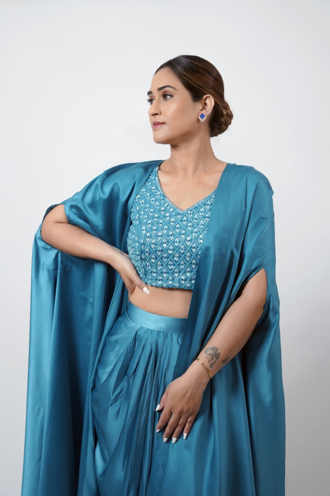 DRAPING BLUE OUTFIT