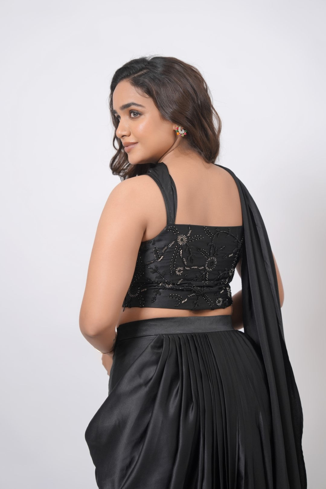 DRAPING BLACK OUTFIT